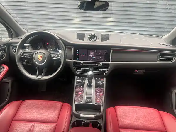 Porsche Macan 2025