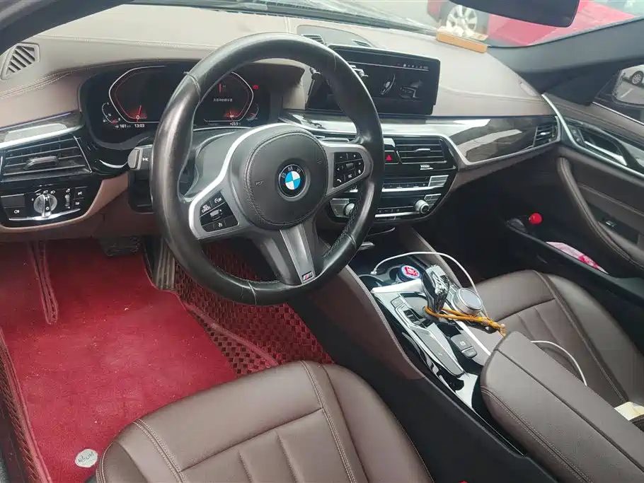 BMW 5 Series 2020 — фото 12