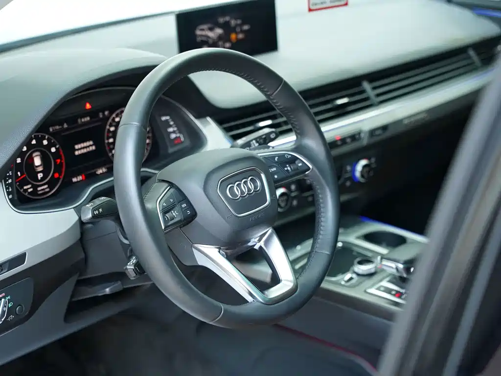 Audi Q7 2019 — фото 19