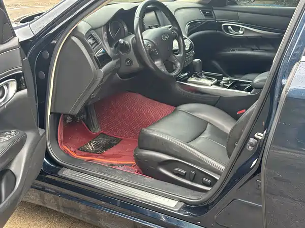 Infiniti Q70 2018