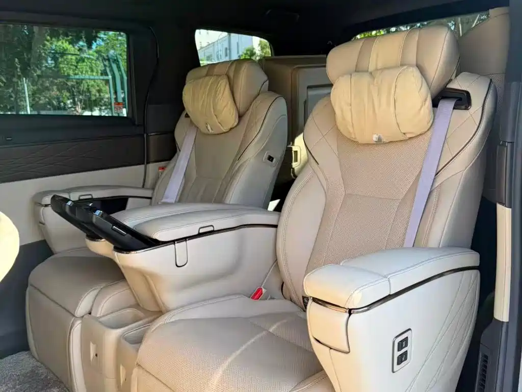 Toyota Alphard 2023 — фото 8