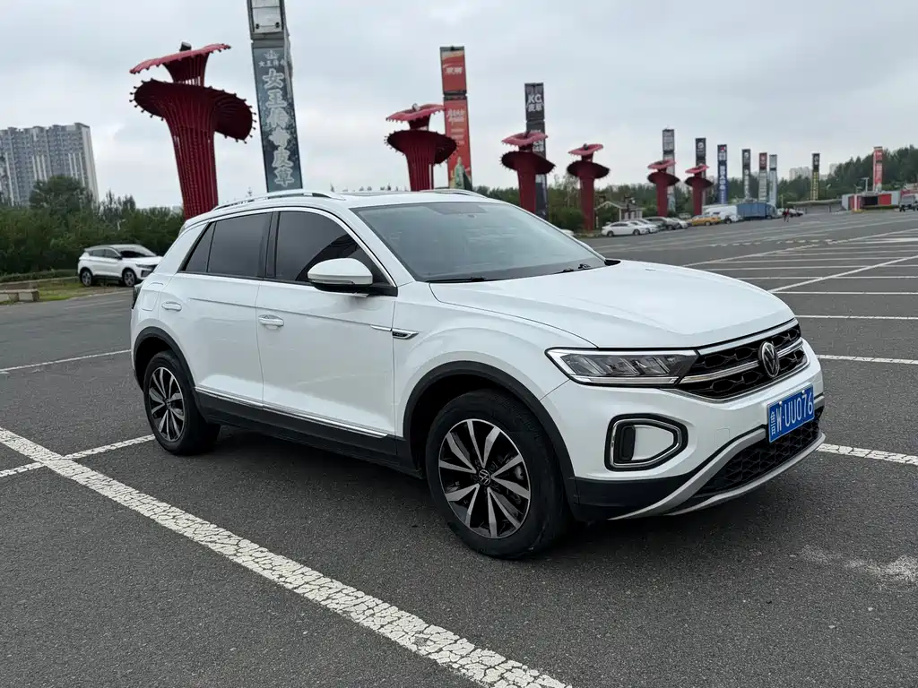 Volkswagen T-Roc 2023 — фото 3