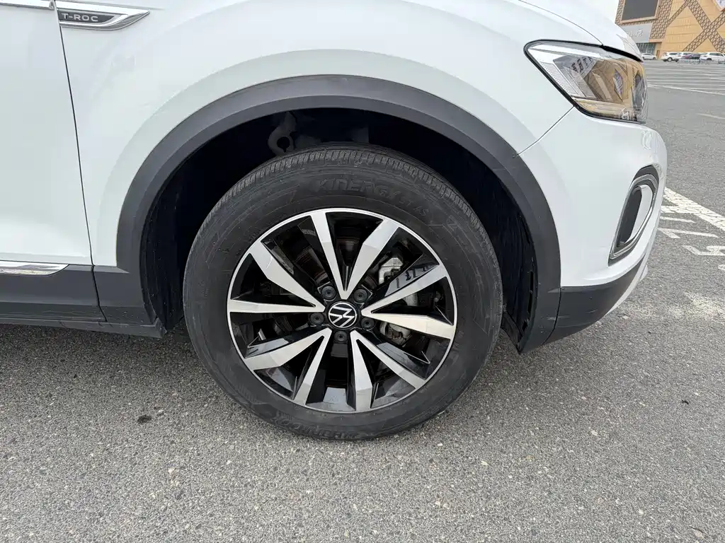 Volkswagen T-Roc 2023 — фото 12