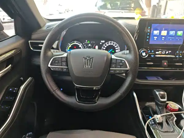 Toyota Crown Kluger 2022