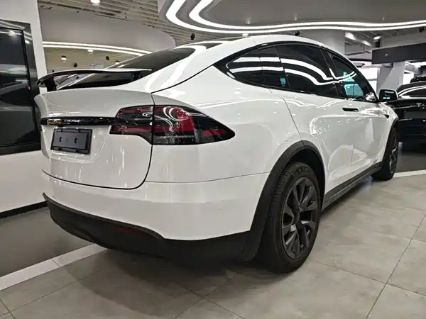 Tesla Model X 2023