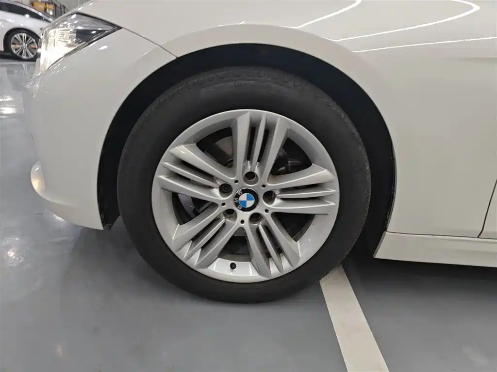 BMW 3 Series 2017 — фото 25