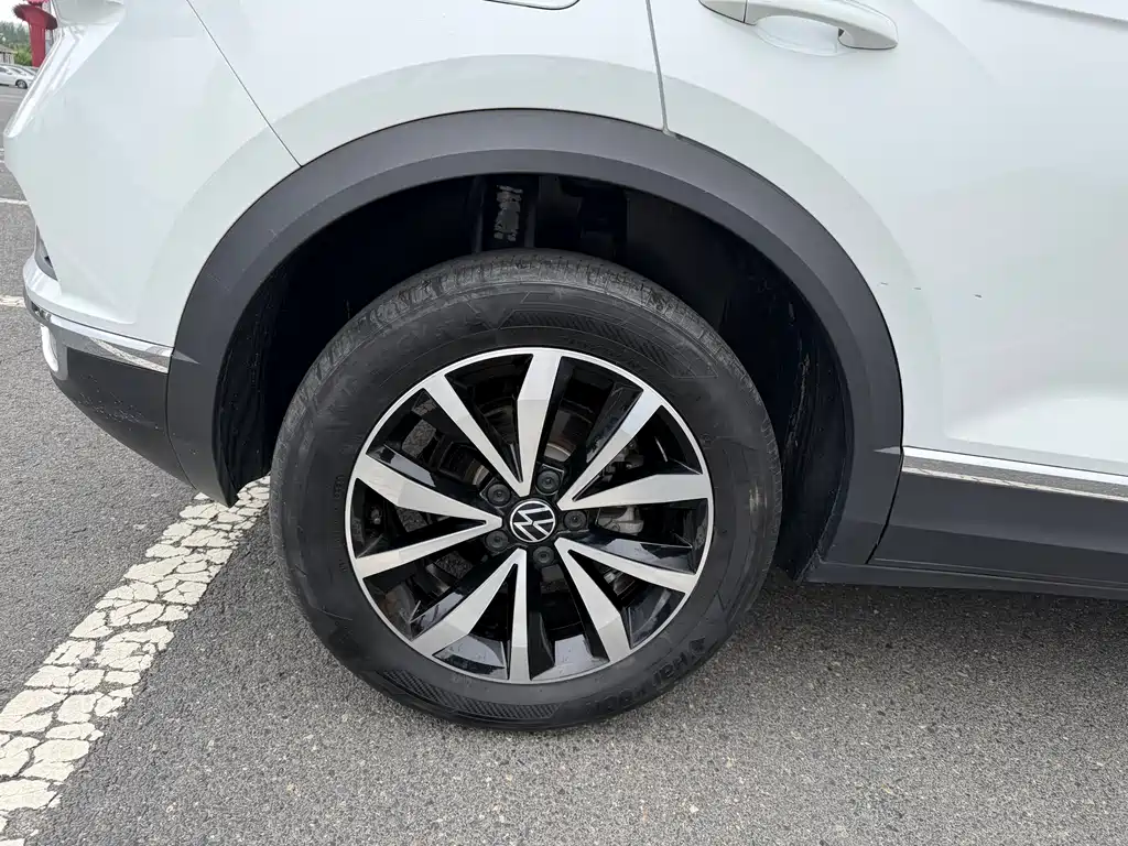 Volkswagen T-Roc 2023 — фото 13