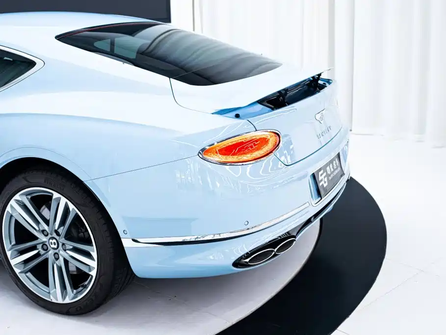 Bentley Continental 2024 — фото 19