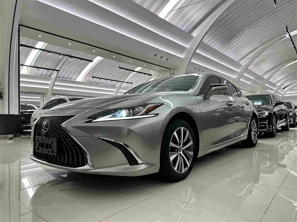 Lexus ES 2021