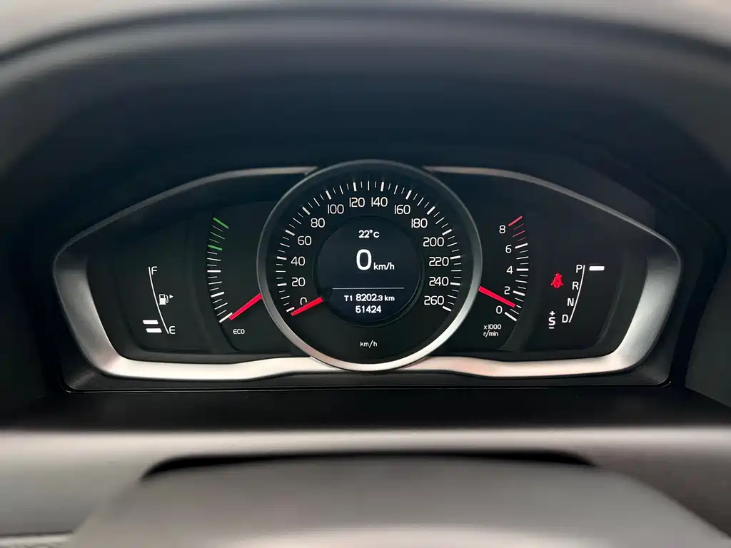 Volvo XC60 2017 — фото 13