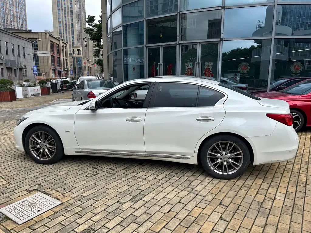 Infiniti Q50L 2017 — фото 13
