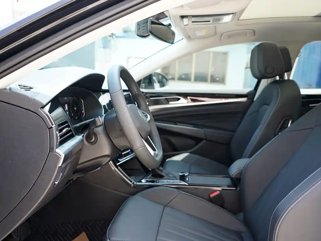 Volkswagen Passat 2025