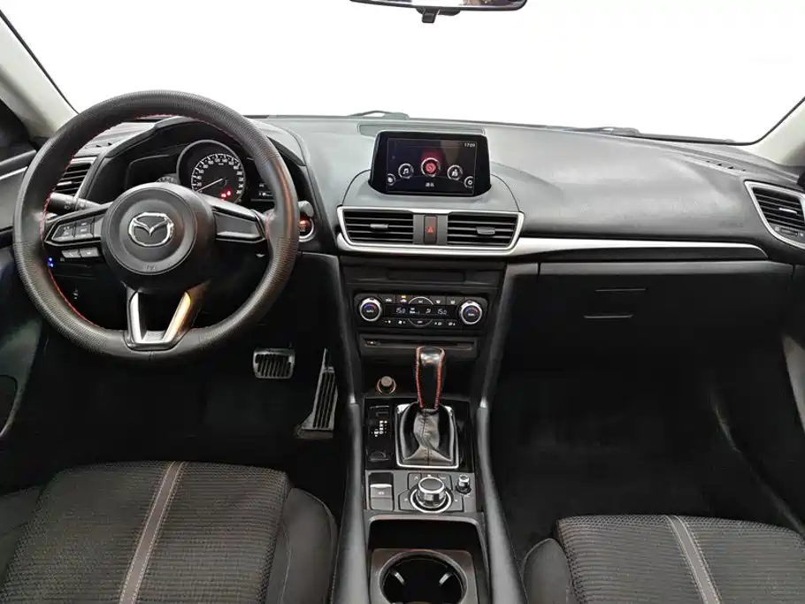 Mazda 3 Axela 2018 — фото 12