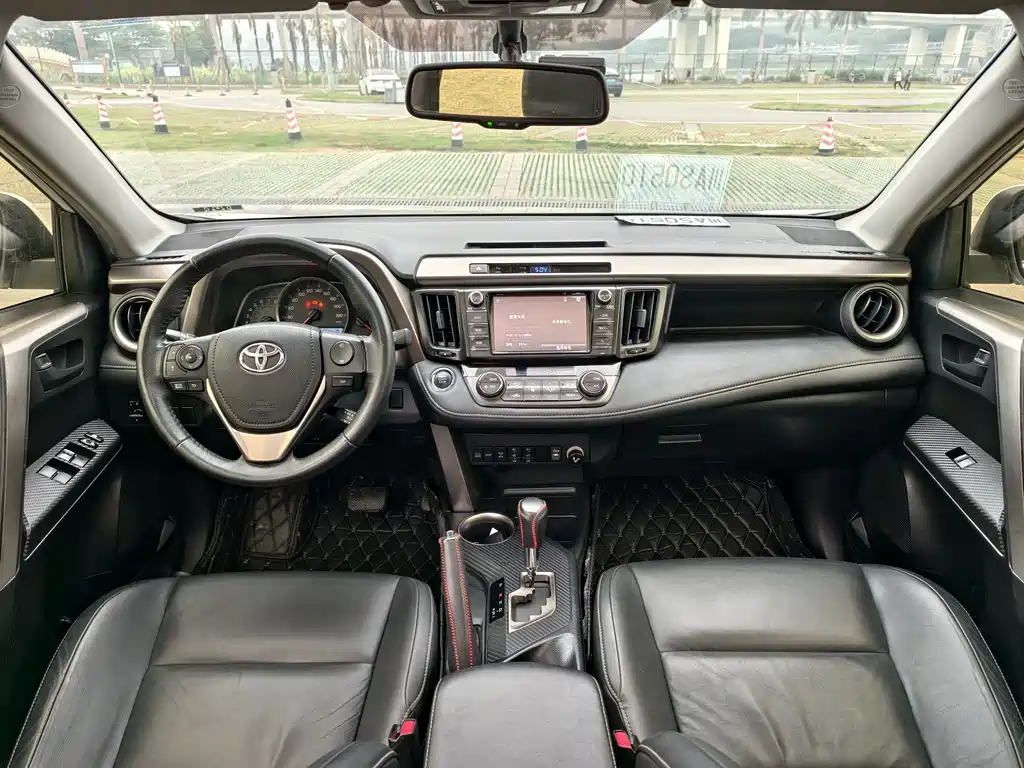Toyota RAV4 2015 — фото 9