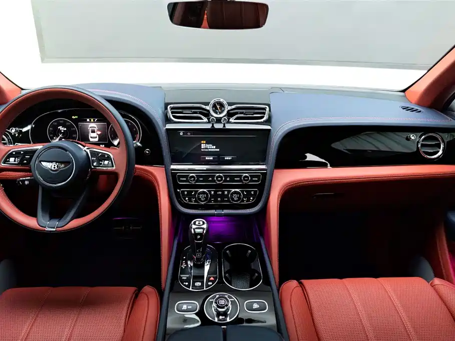 Bentley Bentayga 2023 — фото 10