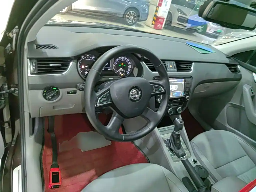 Skoda Octavia 2015 — фото 10