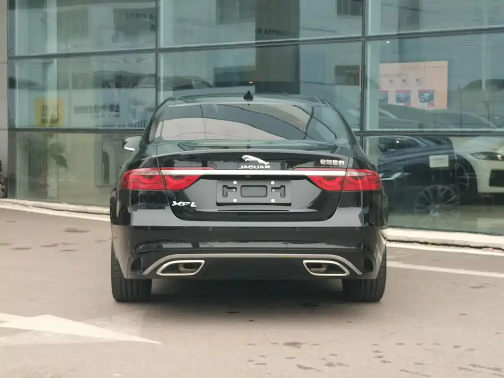 Jaguar XFL 2025 — фото 17