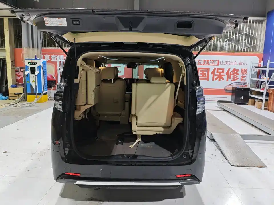 Toyota Vellfire 2022