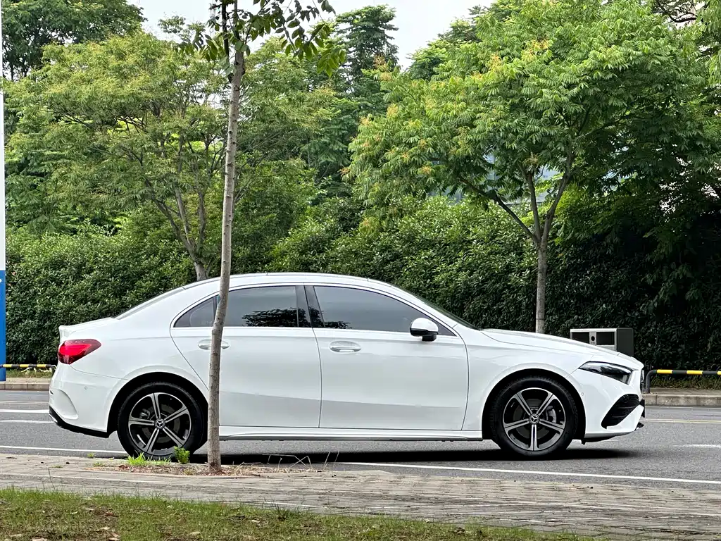 Mercedes-Benz A-Class 2025 — фото 2