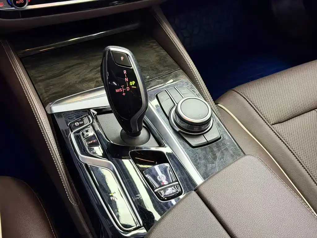 BMW 5 Series 2022 — фото 15
