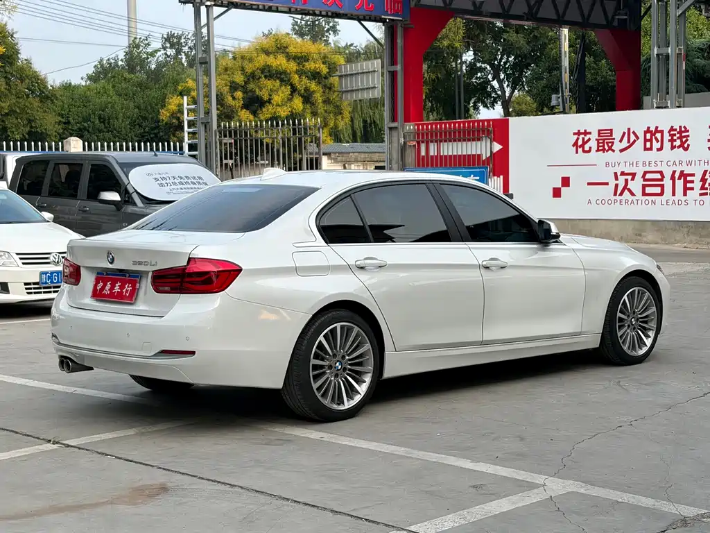BMW 3 Series 2018 — фото 18