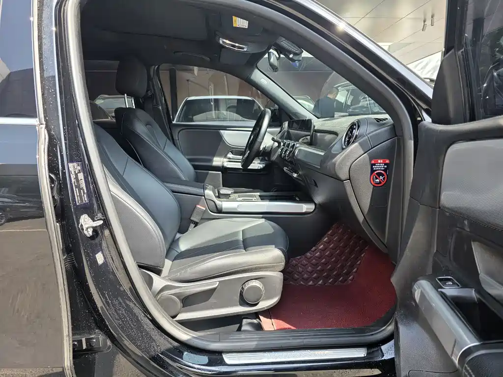 Mercedes-Benz GLB 2023