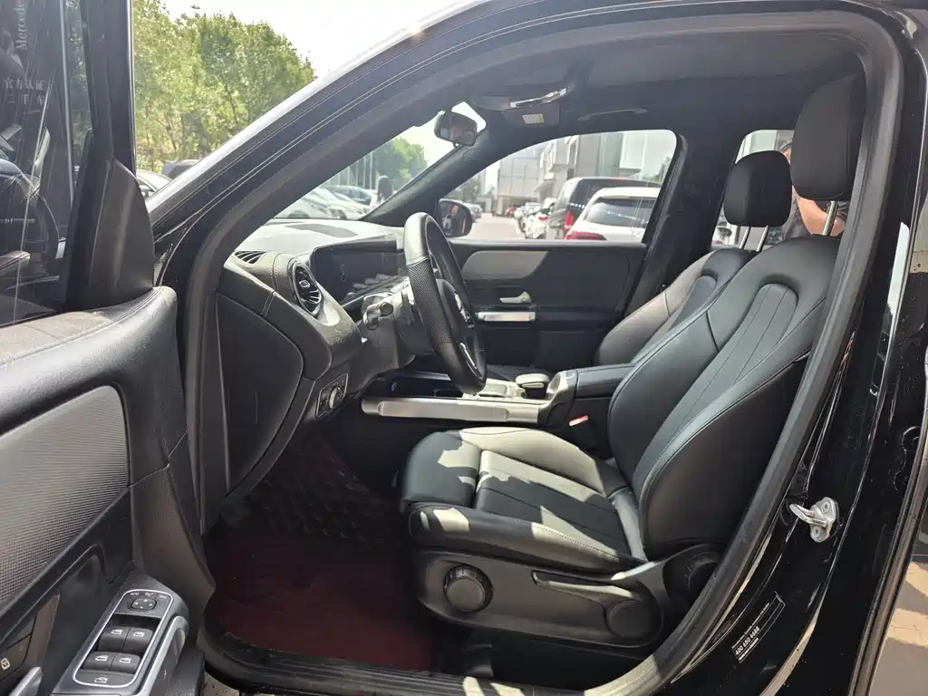 Mercedes-Benz GLB 2023