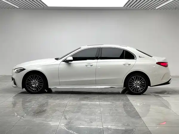 Mercedes-Benz C-Class 2024