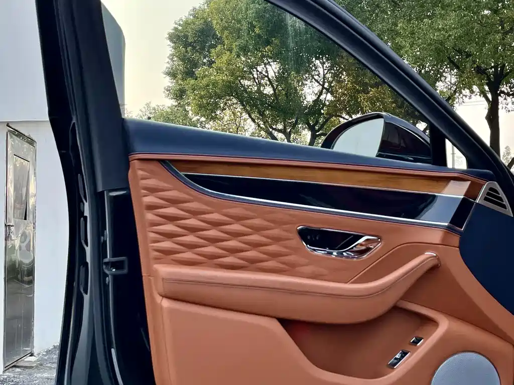 Bentley Flying Spur 2021 — фото 11