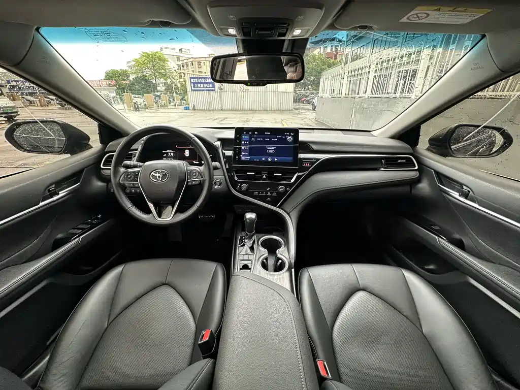 Toyota Camry 2023 — фото 9