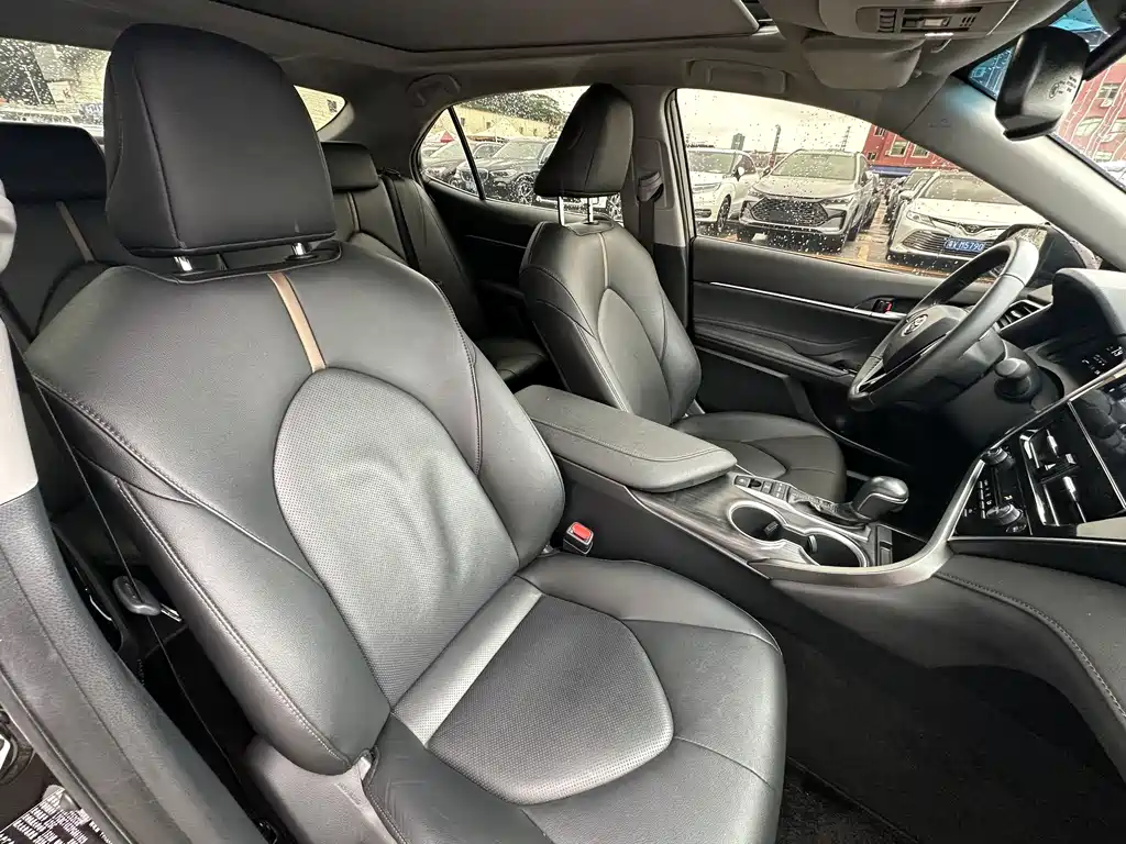 Toyota Camry 2023 — фото 14