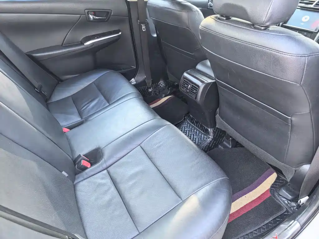 Toyota Camry 2015 — фото 10