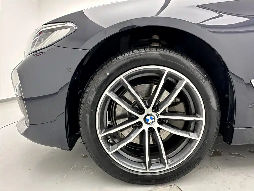 BMW 5 Series 2022 — фото 28