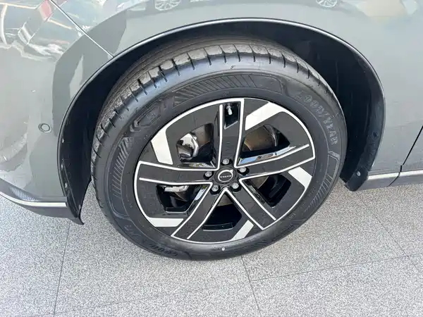 Volvo XC70 Plug-In Hybrid 2025