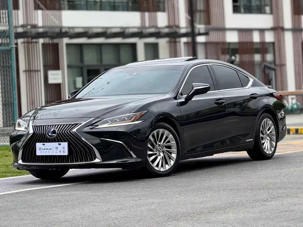 Lexus ES 2020 — фото 1