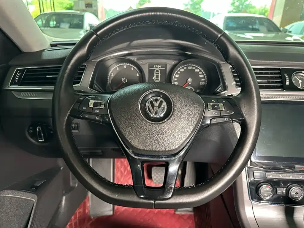 Volkswagen Passat 2017 — фото 12