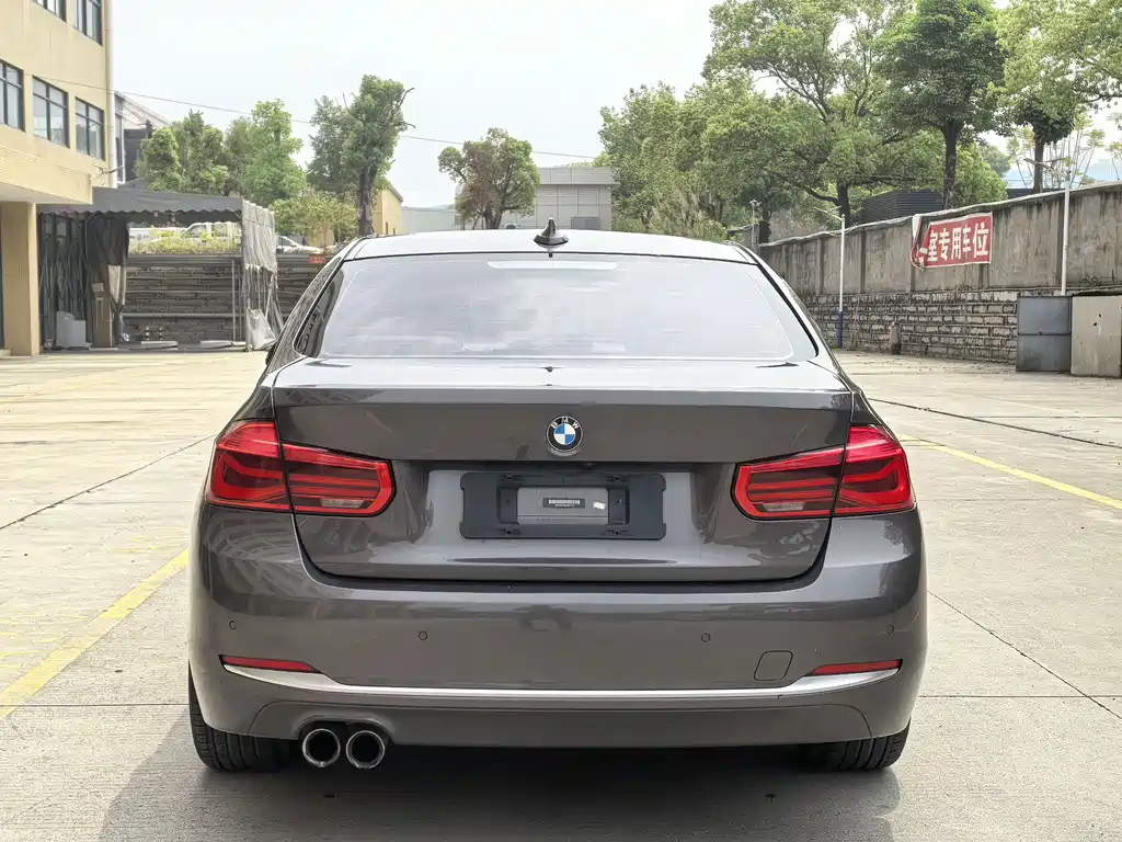 BMW 3 Series 2018 — фото 11