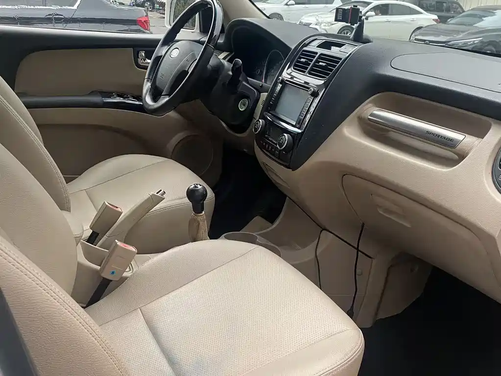 Kia Sportage 2011 — фото 14