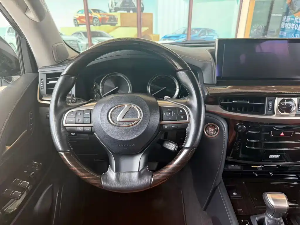 Lexus LX 2020