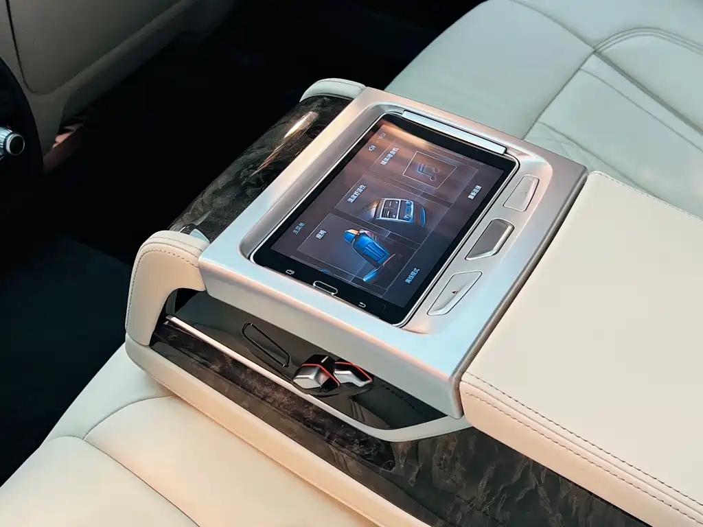 BMW 5 Series 2018 — фото 13