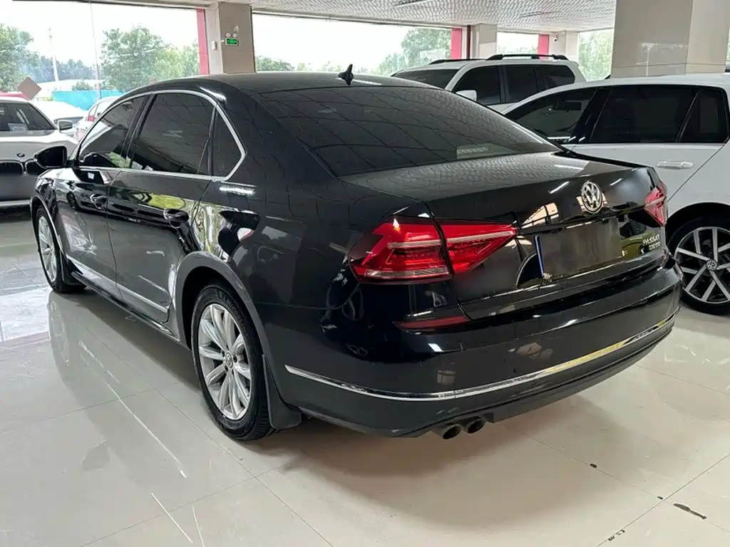 Volkswagen Passat 2017 — фото 17