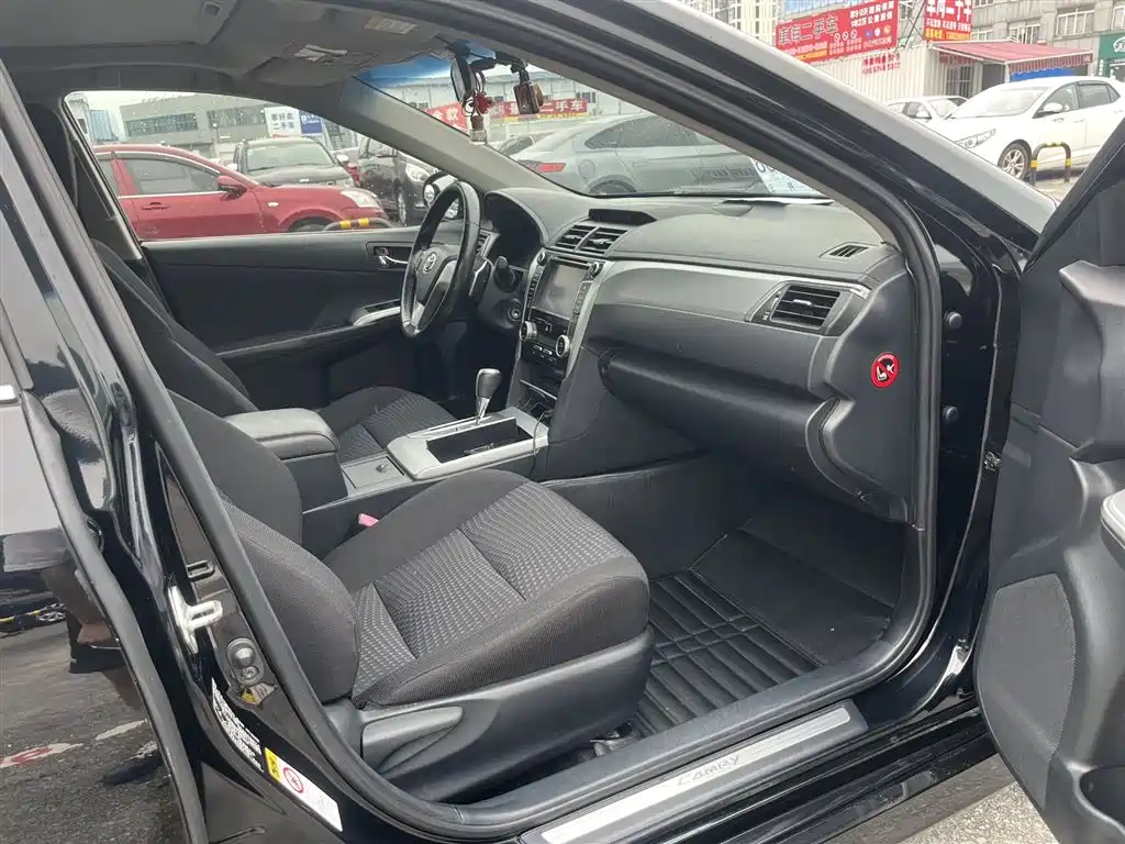 Toyota Camry 2014 — фото 17