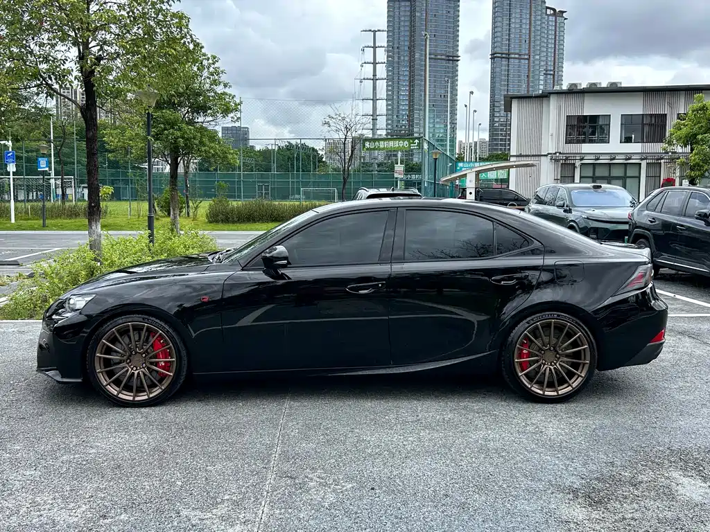 Lexus IS 2016