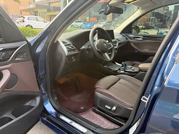 BMW iX3 2022