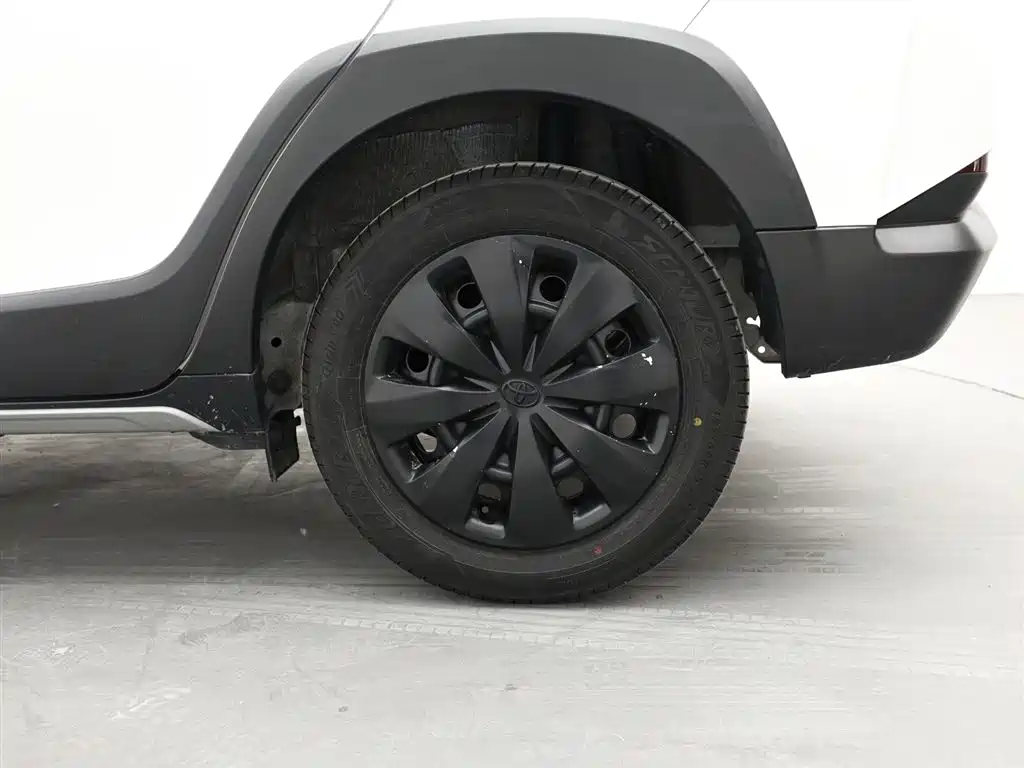 Toyota Yaris L 2023 — фото 9