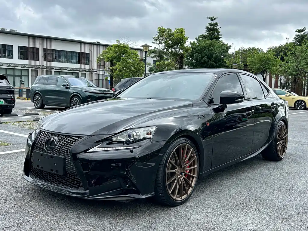 Lexus IS 2016