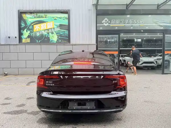 Volvo S90 2025