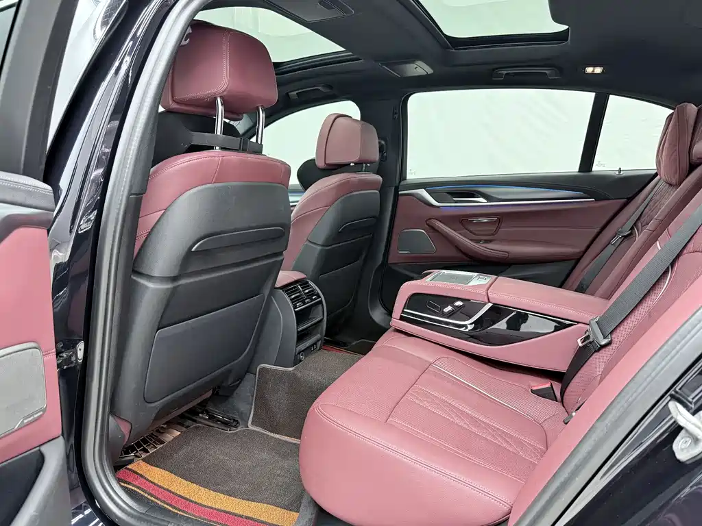 BMW 5 Series New Energy 2023 — фото 10