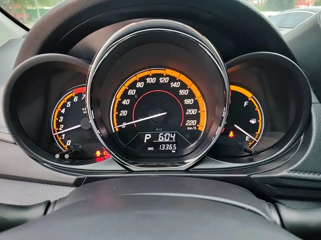 Toyota Yaris L 2022 — фото 12