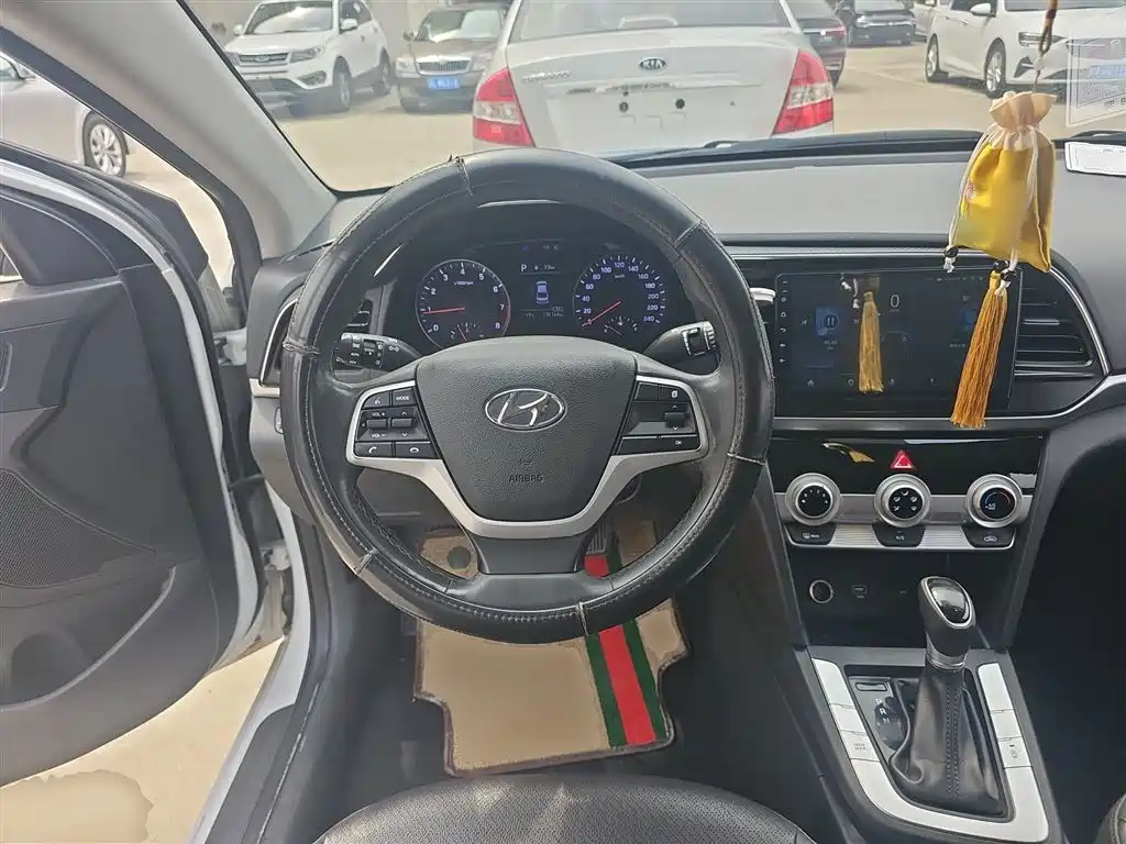 Hyundai Elantra 2019 — фото 11